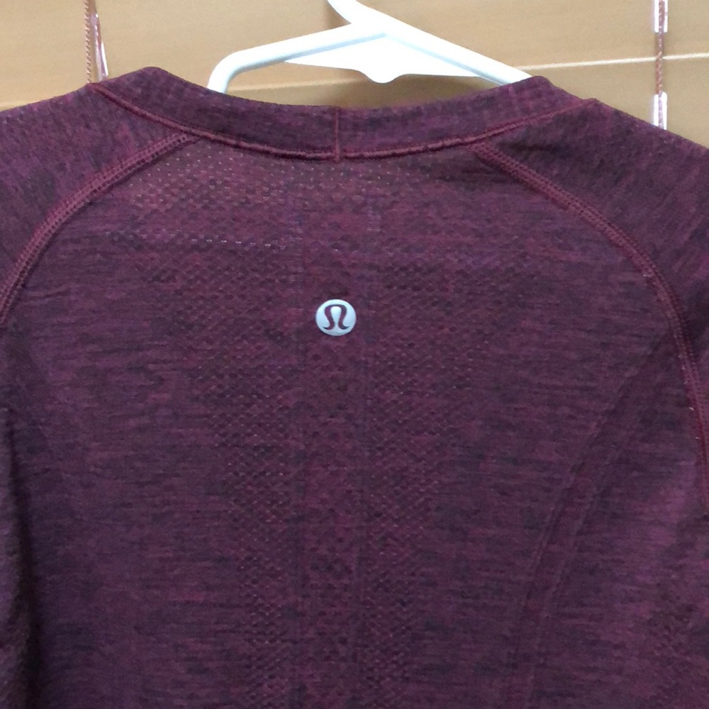 Lululemon fit-to-run shirt